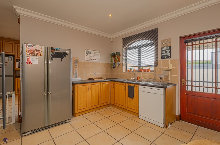 4 Bedroom Property for Sale in Myburgh Park Western Cape